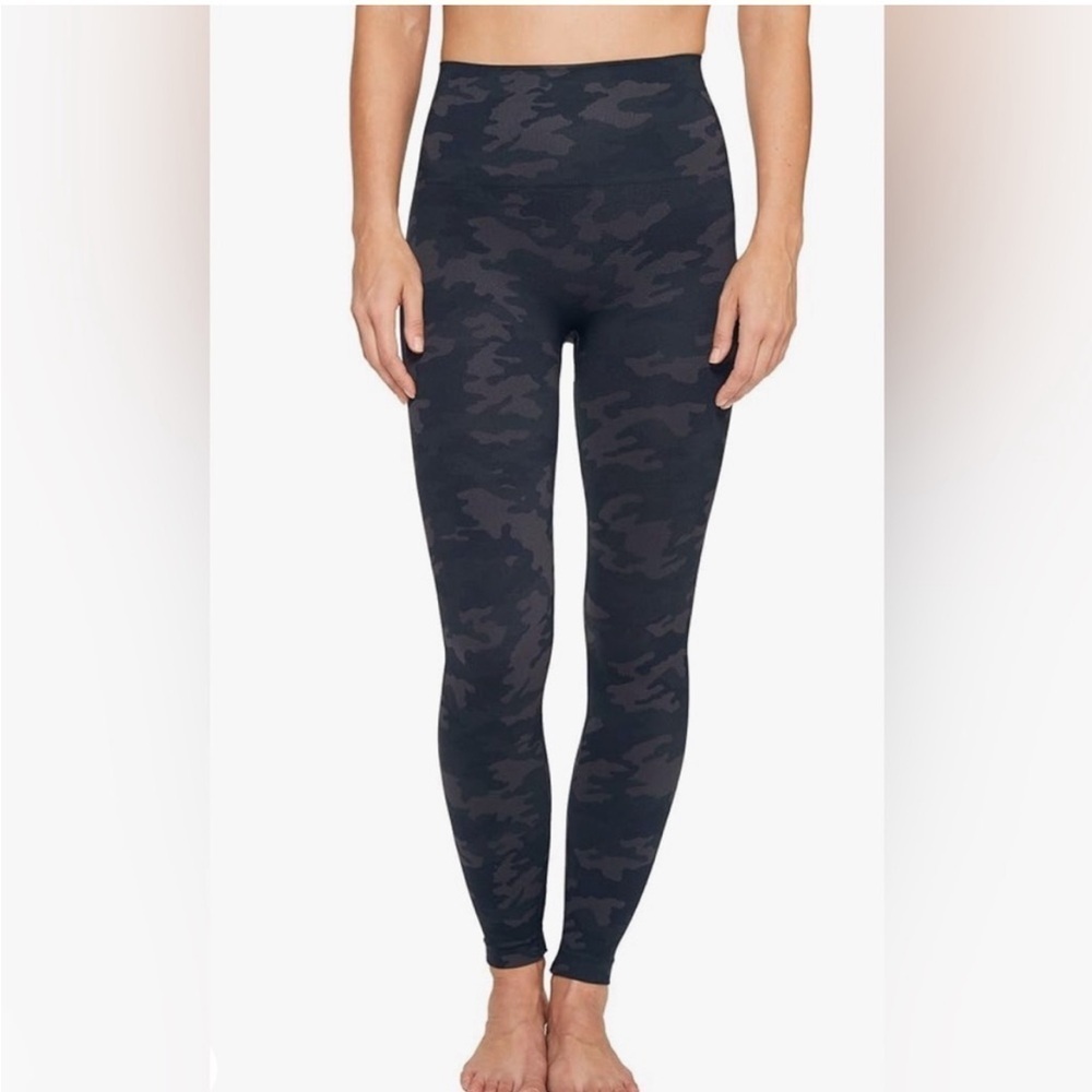 Spanx Look at Me Now seamless leggings camo print size small gray and black